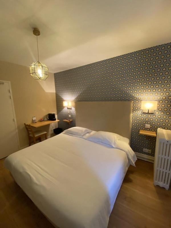 Hotel Le Central Boussac  Ngoại thất bức ảnh