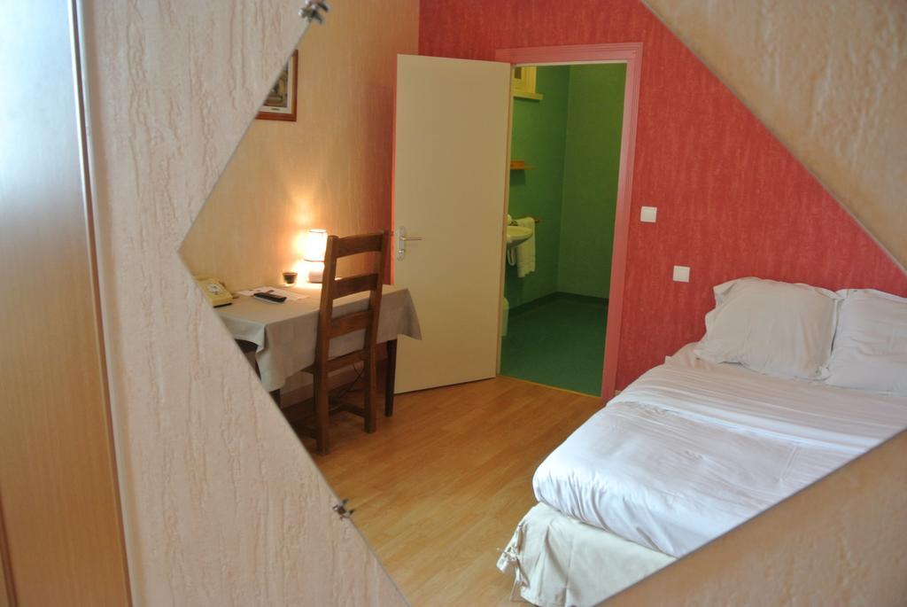 Hotel Le Central Boussac  Phòng bức ảnh