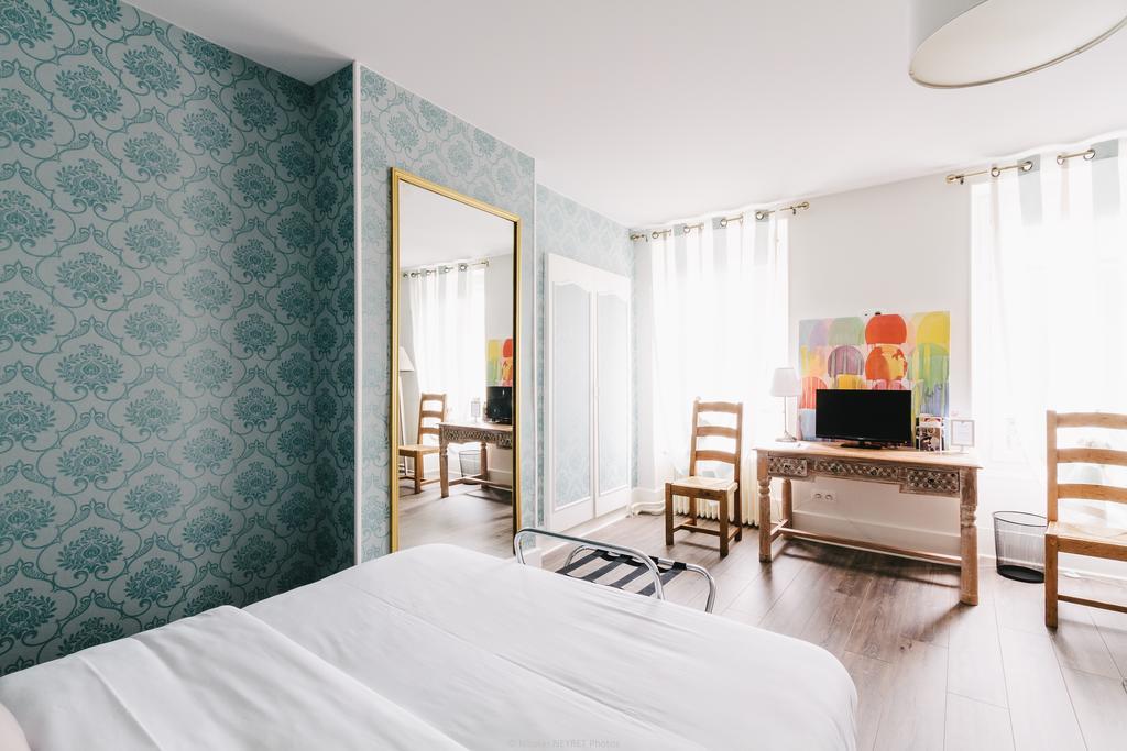 Hotel Le Central Boussac  Ngoại thất bức ảnh